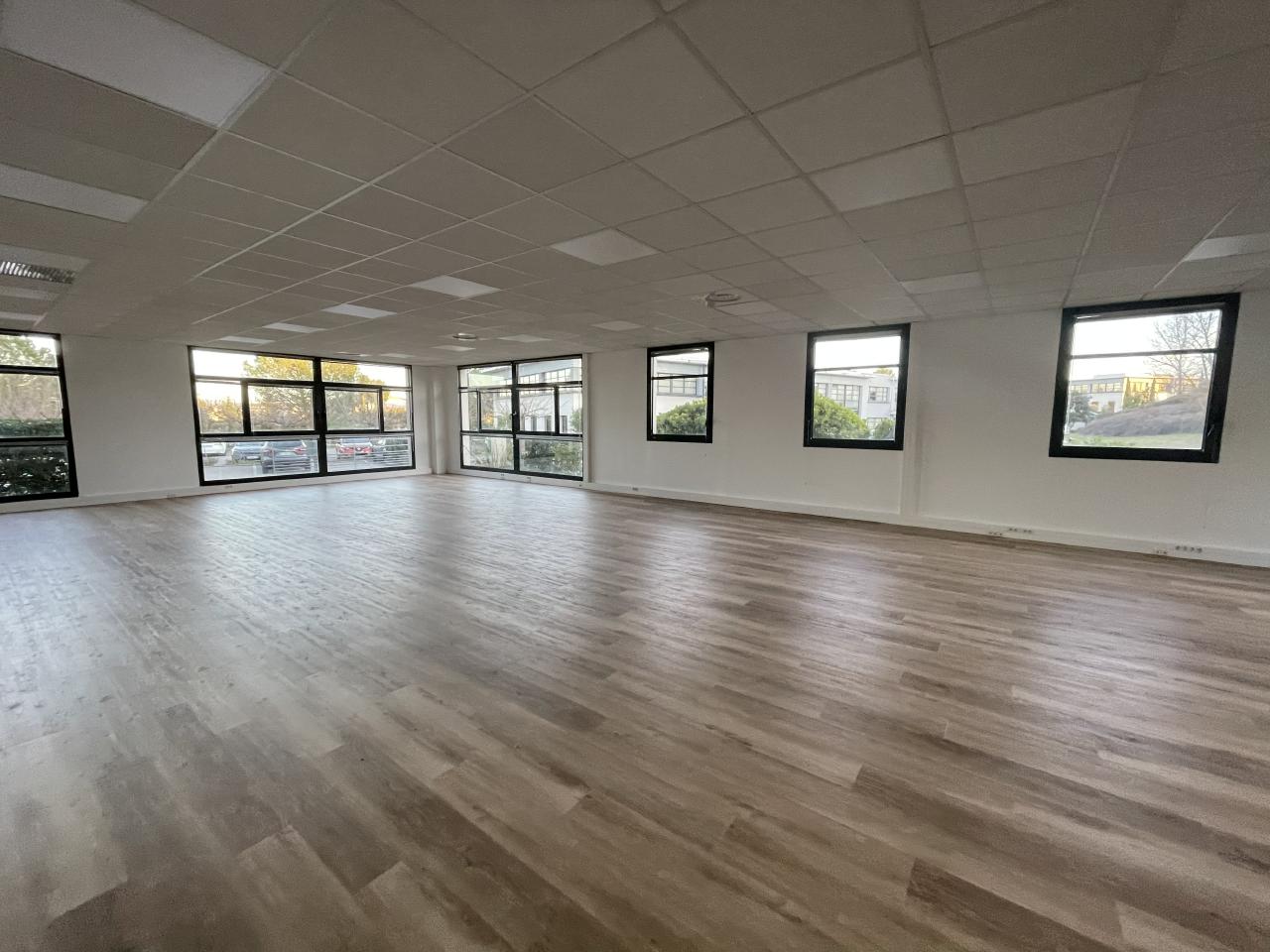 Bureau Aix-en-Provence 303m² Location bureau Aix-en-Provence Bouches-du-Rhône OLBUR2420499 1